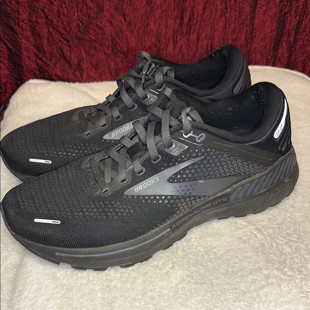 Brooks women’s Black Running Shoes